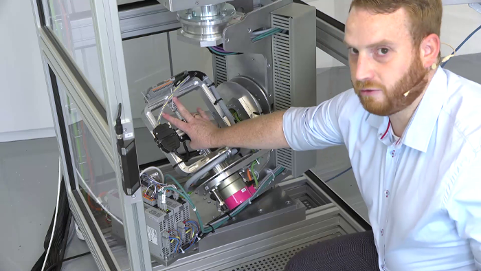 视频：机电测试台架：3D 运动平台